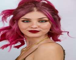 Her Instagram account amassed over 804,000 followers as of early 2021. She posts her hairstyles, colored hair, fashion, makeup, and lifestyle photos o